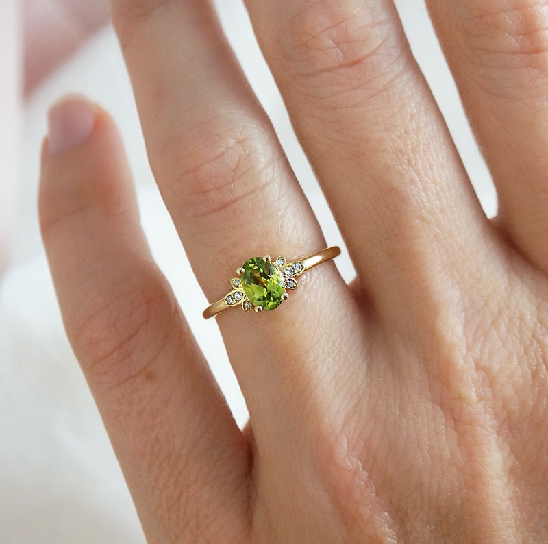 18ct Yellow Gold Peridot & Diamond Ring