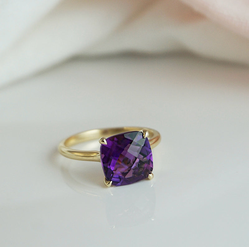 Yellow Gold Solitaire Ring with Amethyst