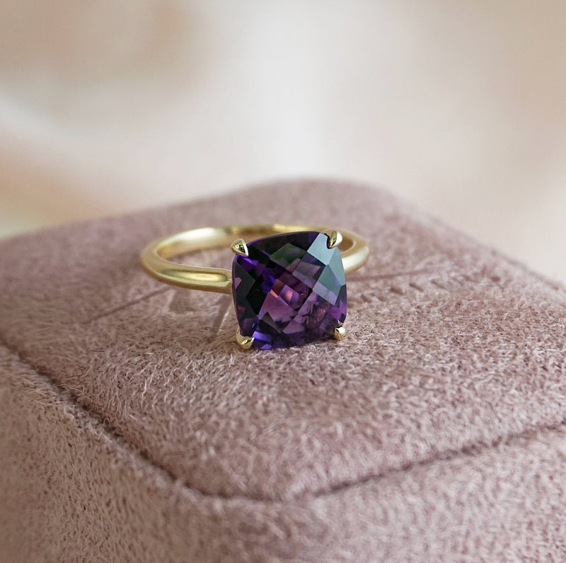 Yellow Gold Solitaire Ring with Amethyst