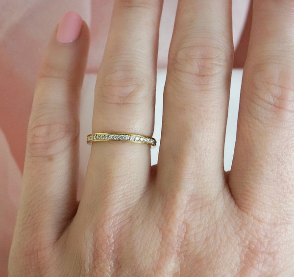 Grain Set Yellow Gold Diamond Wedding Ring