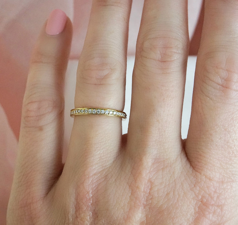 Grain Set Yellow Gold Diamond Wedding Ring