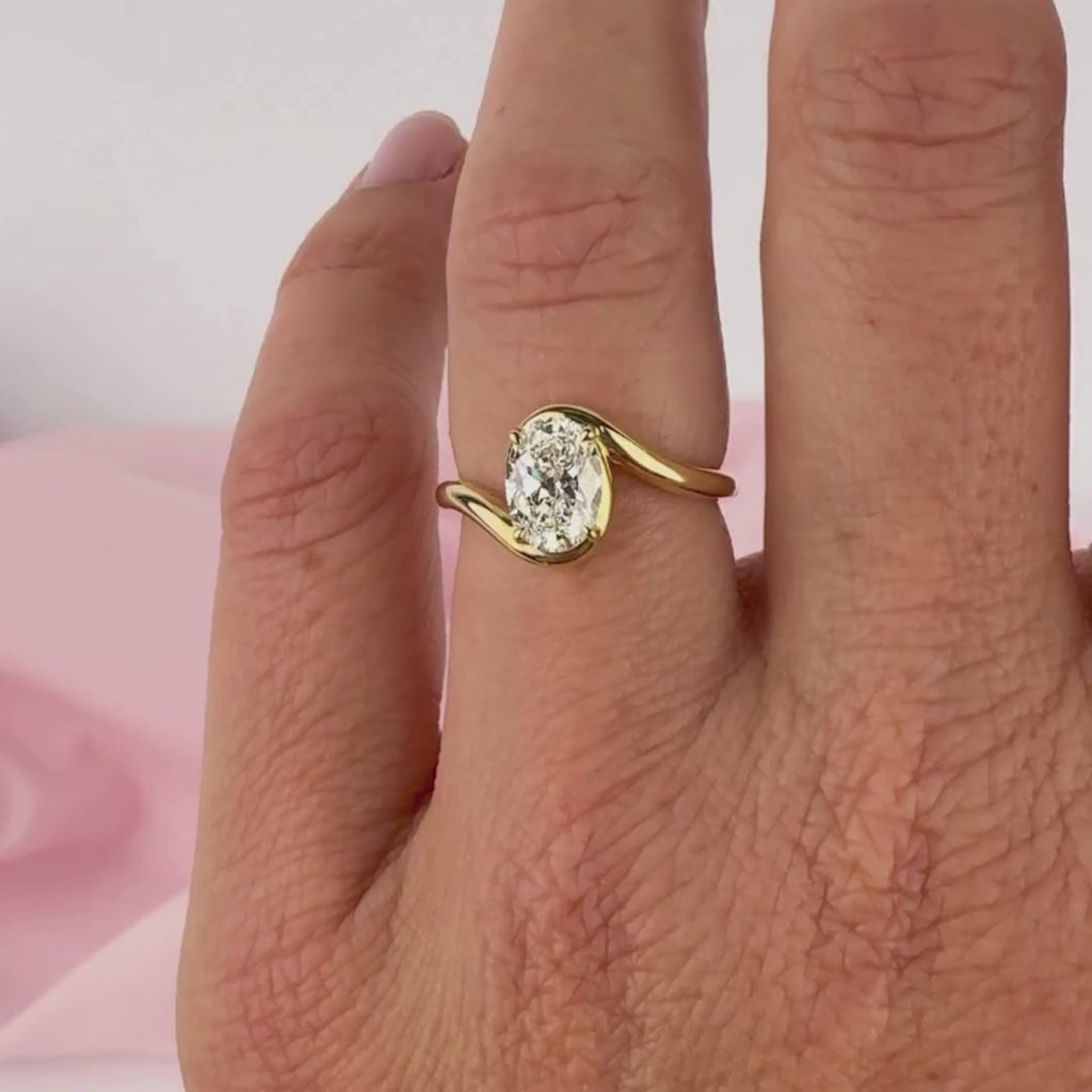 Video of Oaklie oval diamond highlighting brilliance and yellow gold setting – York Jewellers Sydney collection.